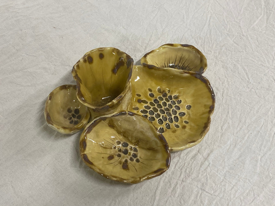 Antipastiera fiori miele, dettaglio del bordo