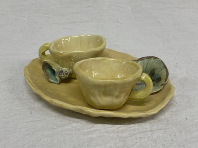 Set di due tazzine da caffè con piattino, fiori miele