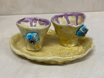 Set due tazzine con vassoietto e conchiglie dipinte