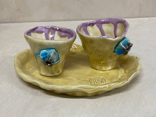 Set due tazzine con vassoietto e conchiglie dipinte