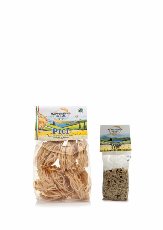 La scatola con la matassa di pici e la busta del preparato cacio e pepe