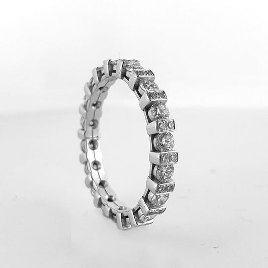 Anello girodito Traversine in oro bianco, veduta d'insieme di tre quarti