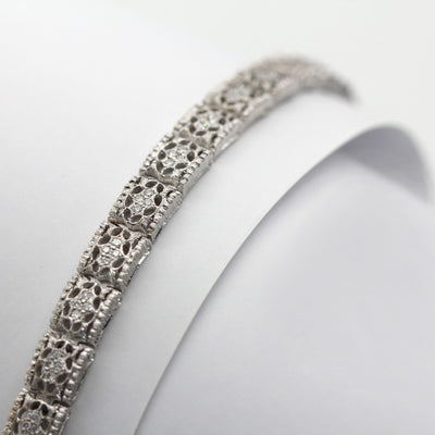 Bracciale in oro bianco a righe incrociate, veduta d'insieme