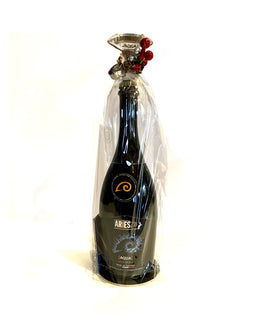 La bottiglia da 75 cl incartata con il fiocco e lo stappino