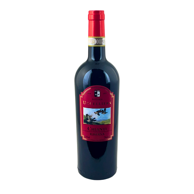 Bottiglia di Chianti Riserva DOCG della Fattoria Uccelliera su fondo bianco