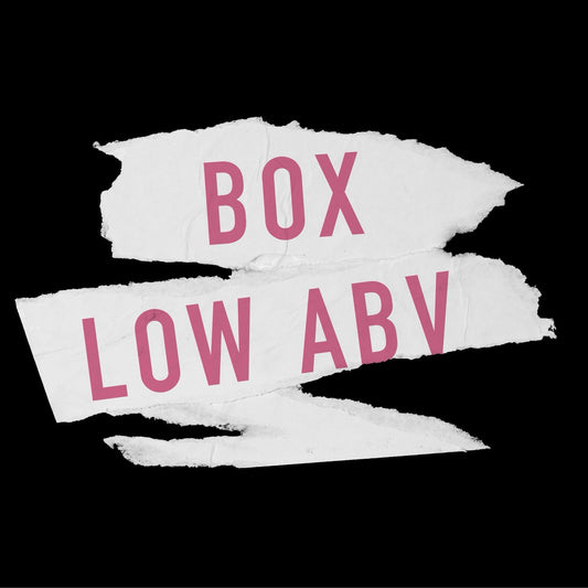 La confezione nera con la scritta Box Low ABV a lettere rosa su due strappi di carta bianca