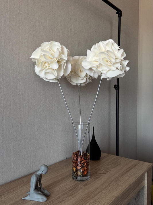 Fiori Bianchi in Vaso di Vetro — GlowBlooms, fatto a mano a Collesalvetti