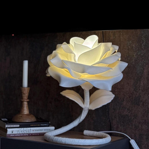 Rosa Bianca in Fiore — GlowBlooms, fatto a mano a Collesalvetti