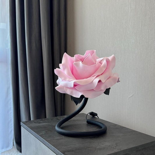 Rosa rosa a gambo nero — GlowBlooms, fatto a mano a Collesalvetti