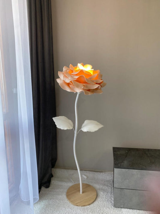 Rosa Neige con foglie bianche — GlowBlooms, fatto a mano a Collesalvetti