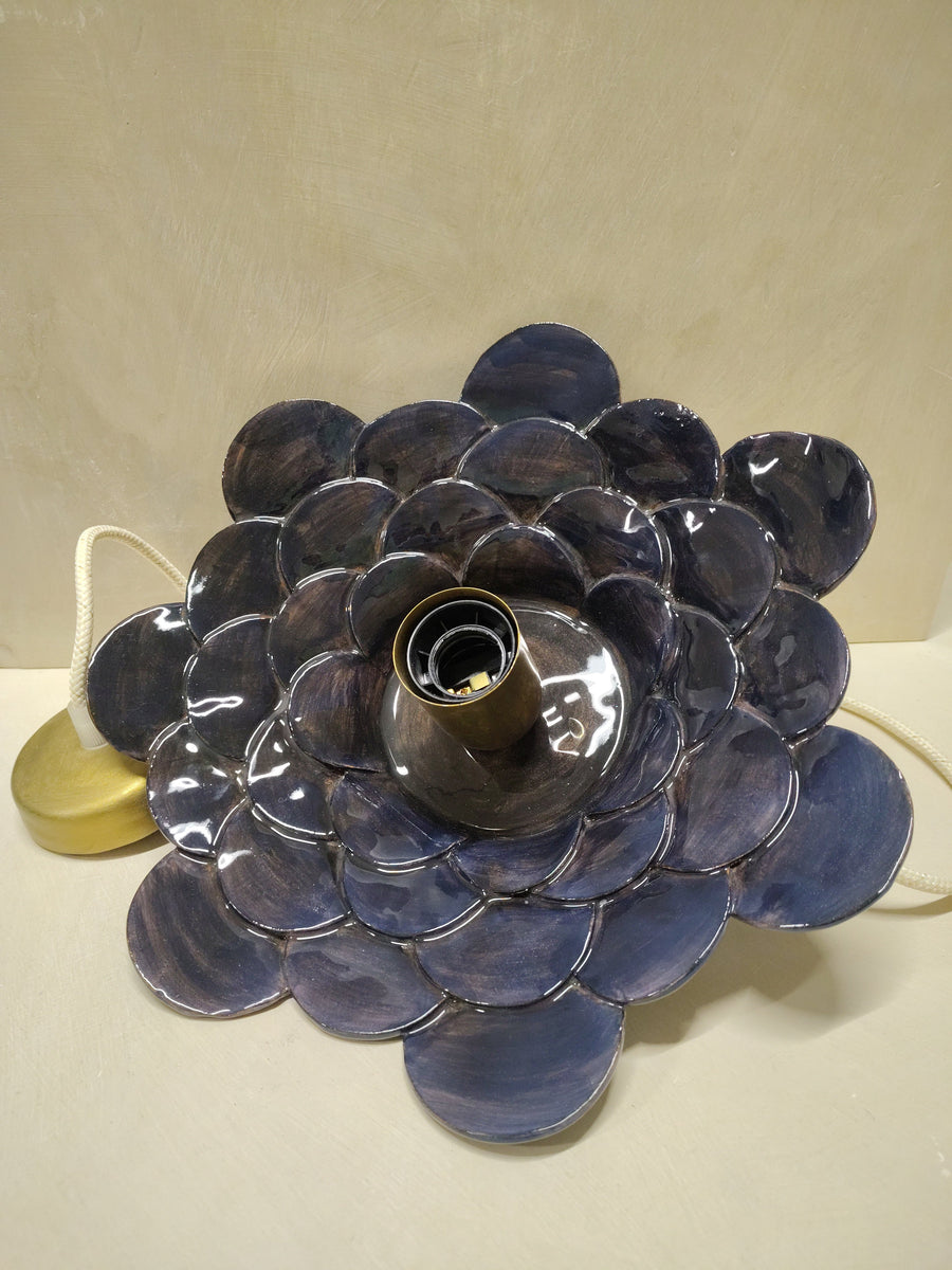 Lampada blu a pois, dettaglio del decoro
