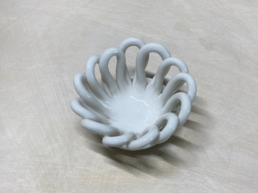 Small white bowl, close-up of the weave