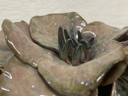Scultura peonia piccola, dettaglio