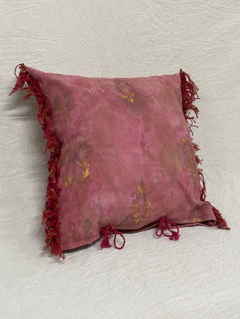 Cuscino in cotone dipinto a mano con fiori e oro