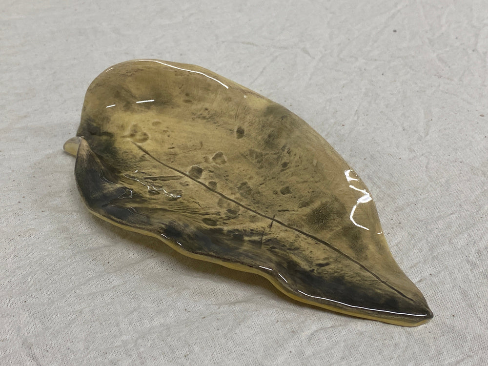 Foglia larga in ceramica nera