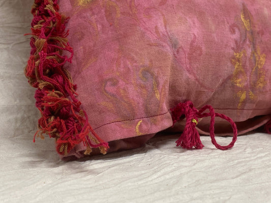 Cuscino fiori su cotone, dettaglio dell'oro