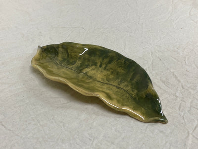 Foglia lunga in ceramica verde