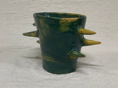 Vaso piccolo verde e giallo con cactus dipinti