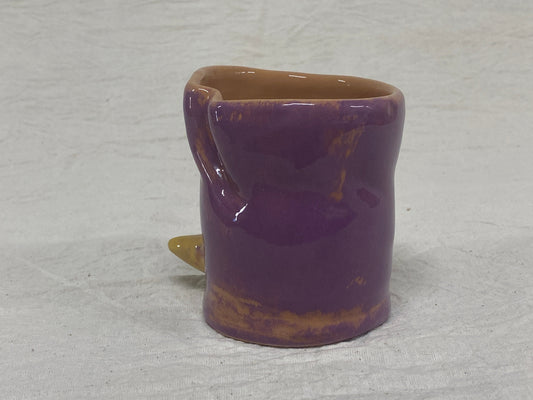 Bicchiere viola e giallo, dettaglio