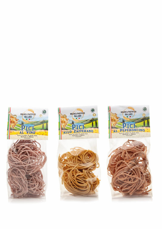 La scatola con le tre matasse di pici colorati affiancate