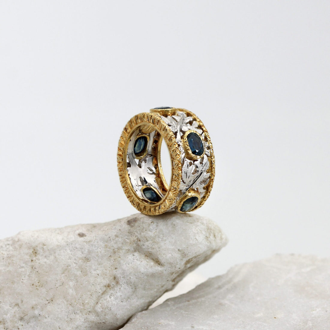 White and yellow gold wedding band with sapphires and floral openwork, Anna Gioielli