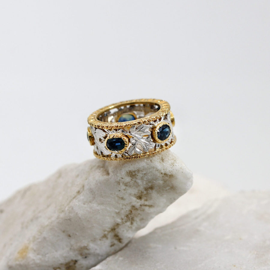 Wedding band with sapphires, side view of the 9 mm band