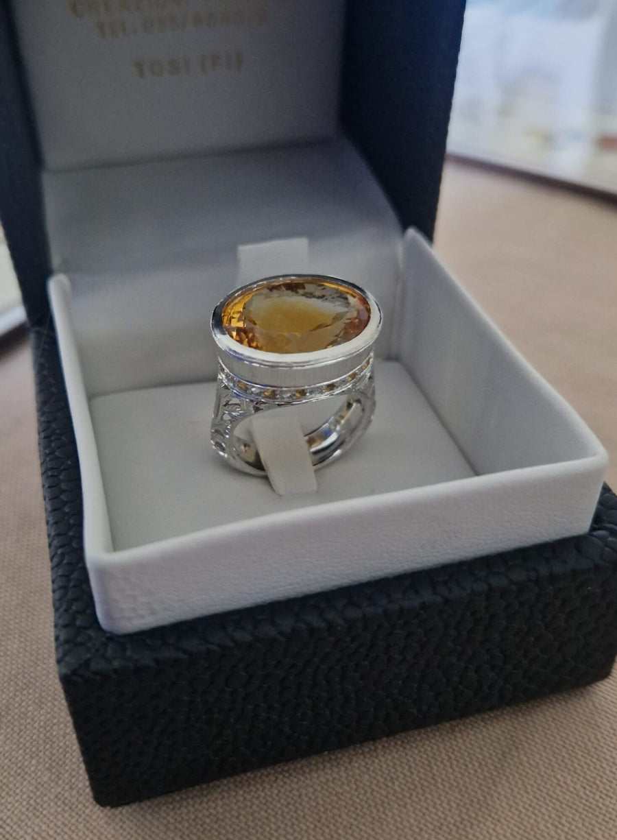 L'anello finito nella sua confezione