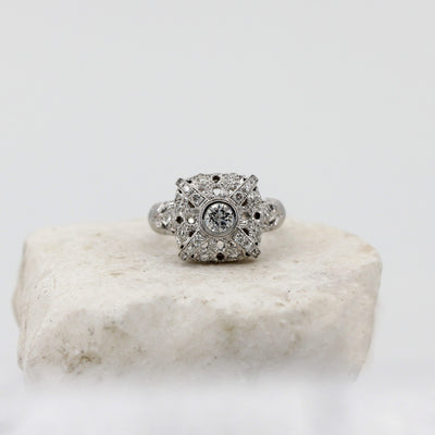 Anello Prestige in oro con righe incrociate e diamanti, Anna Gioielli