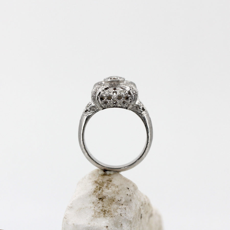 Anello Prestige in oro, dettaglio dell'incassatura