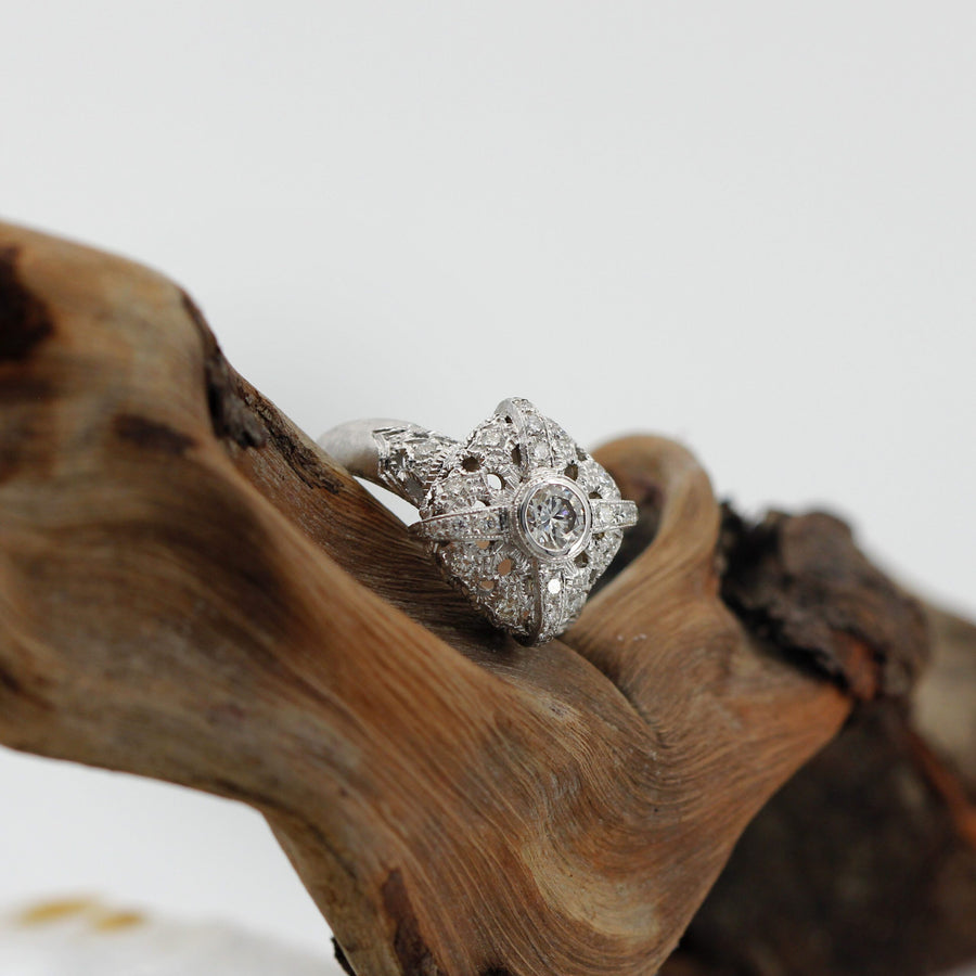 Anello Prestige in oro, il diamante centrale