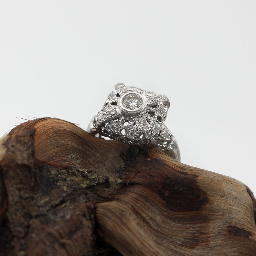 Anello Prestige in oro, veduta laterale