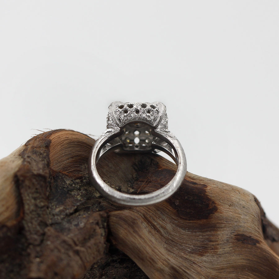 Anello Prestige in oro, il traforo fra le righe