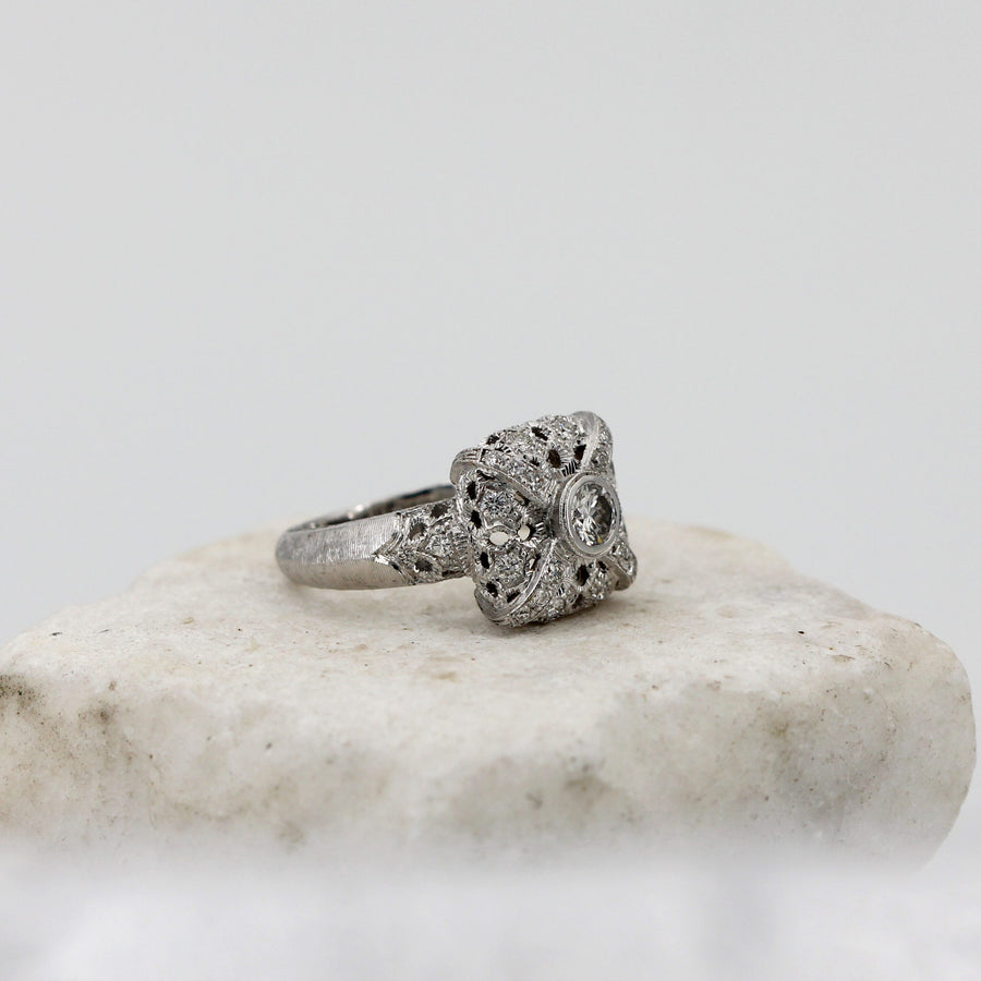 Anello Prestige in oro, l'incisione a bulino