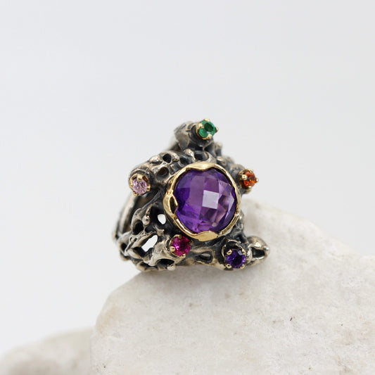 Anello Marte in argento brunito e oro con ametista, veduta d'insieme
