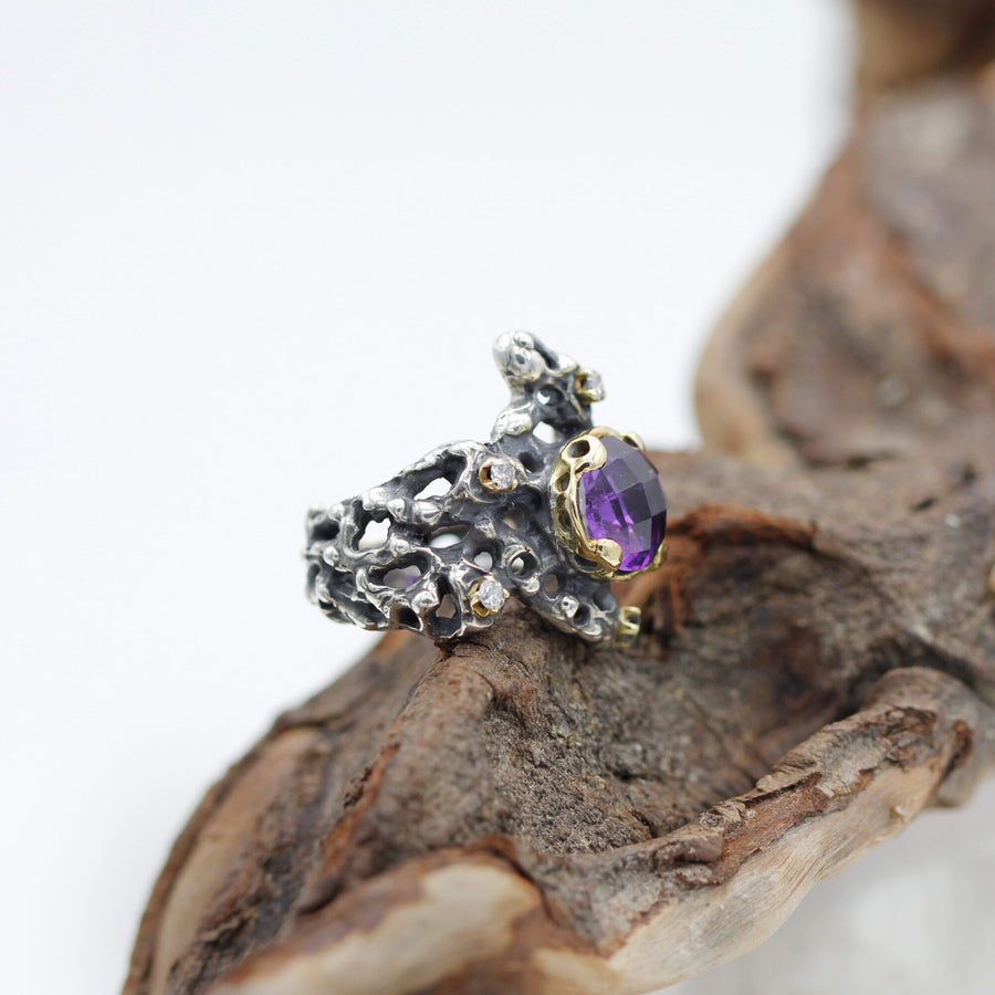 On the wood, from a low angle: the profile of the bezel and the gold prongs that hold the diamonds.