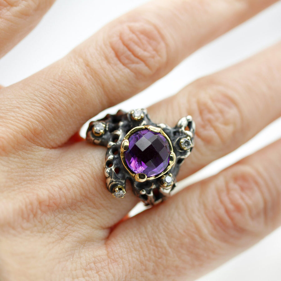 The ring on the finger, showing its real size on the hand.