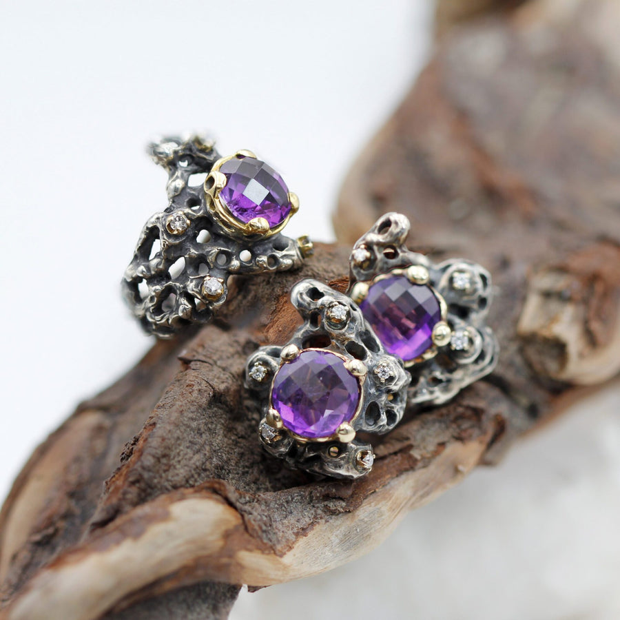 The ring next to the Marte earrings with the same amethyst: the earrings are not included in the price.