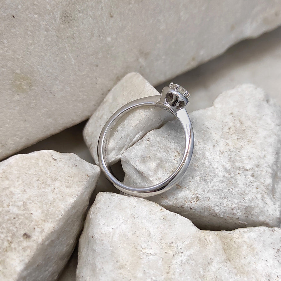 The inside of the band and the back of the bezel seen from behind