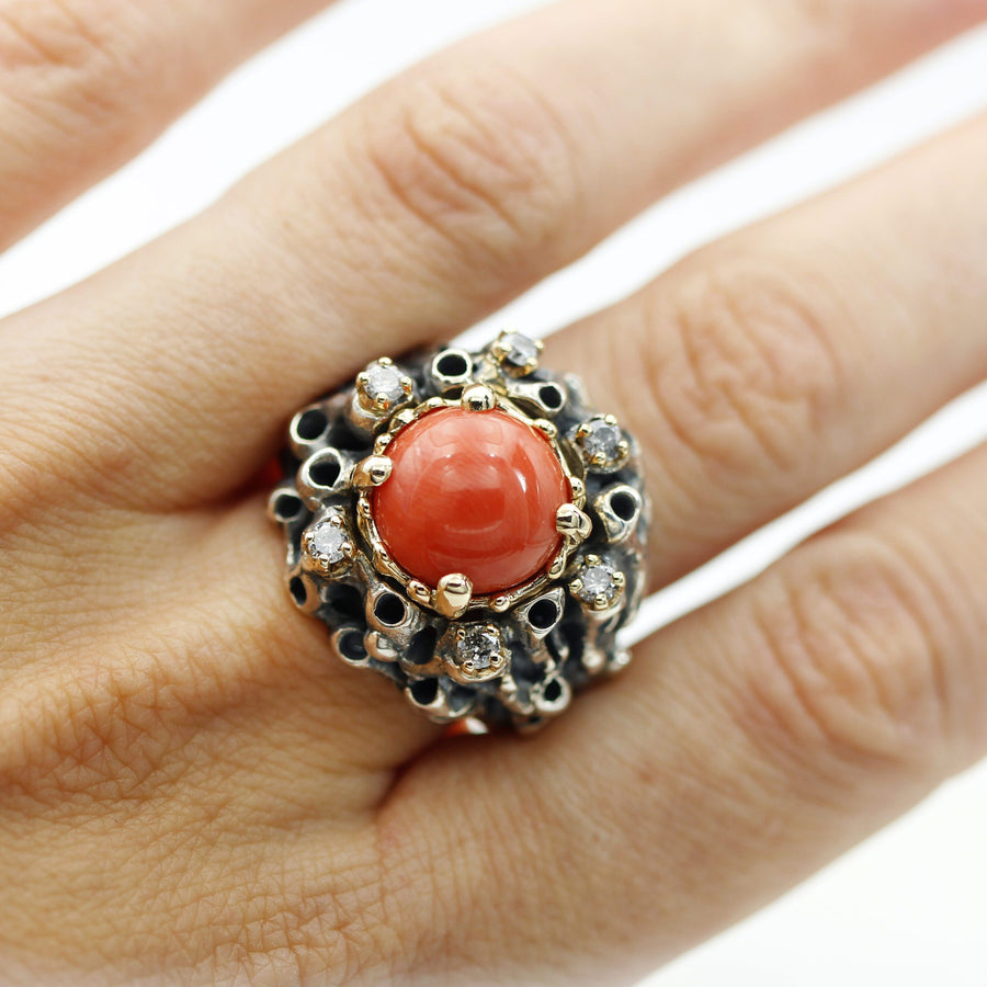 L'anello al dito: la cupola copre quasi tutta la larghezza del dito