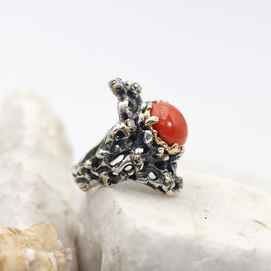 From one side: the thickness of the silver tangle and the coral foreshortened