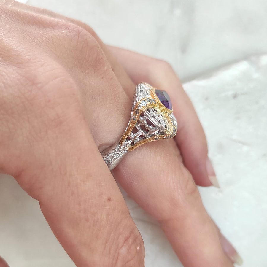 L'anello al dito: quanto spazio occupa la fascia larga