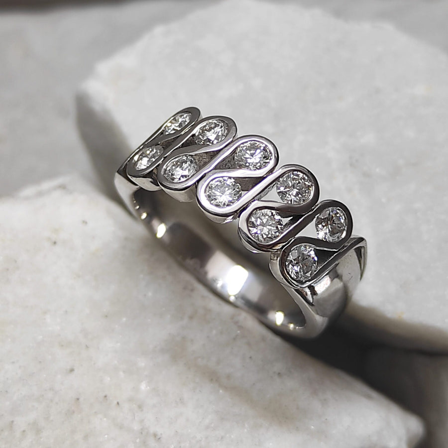 Close-up of the curves and of the bezels holding the stones