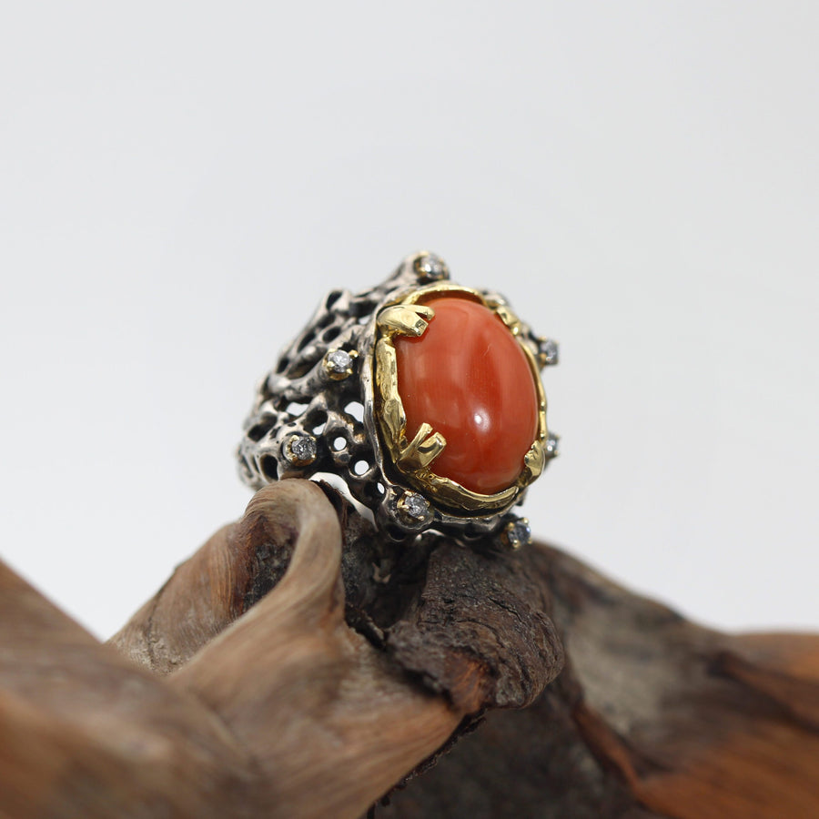 The ring on a piece of wood, shot from above over the bezel