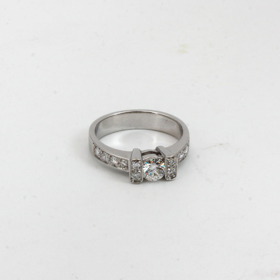Anello solitario Traversine, veduta laterale della montatura