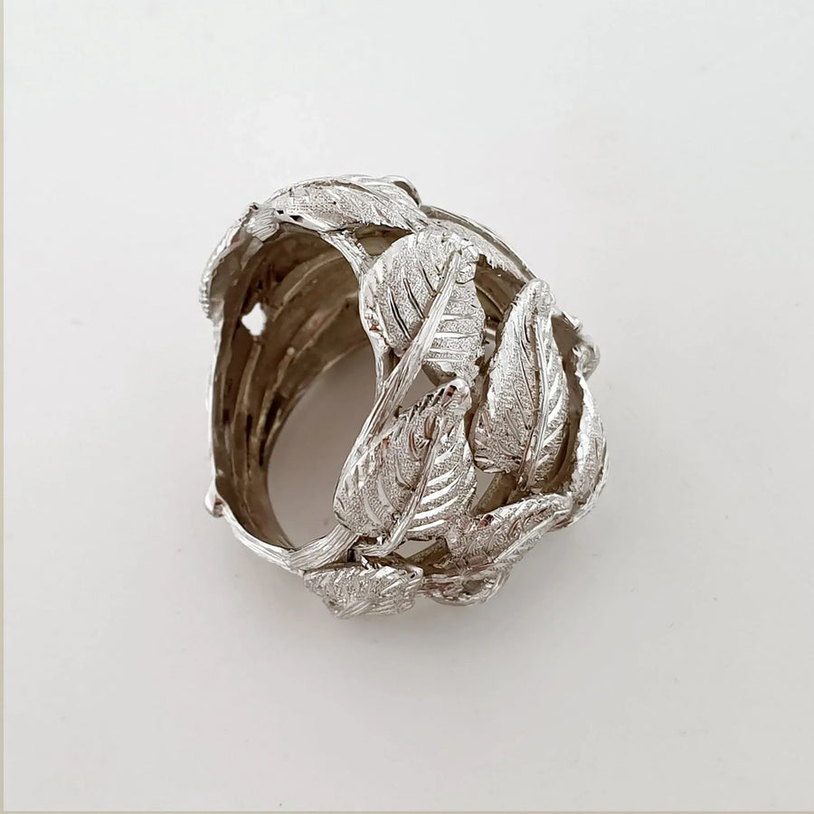 The top of the ring at an angle, with the toothed edges of the leaves