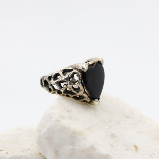 Anello Marte in argento con onice nero a cuore, veduta d'insieme
