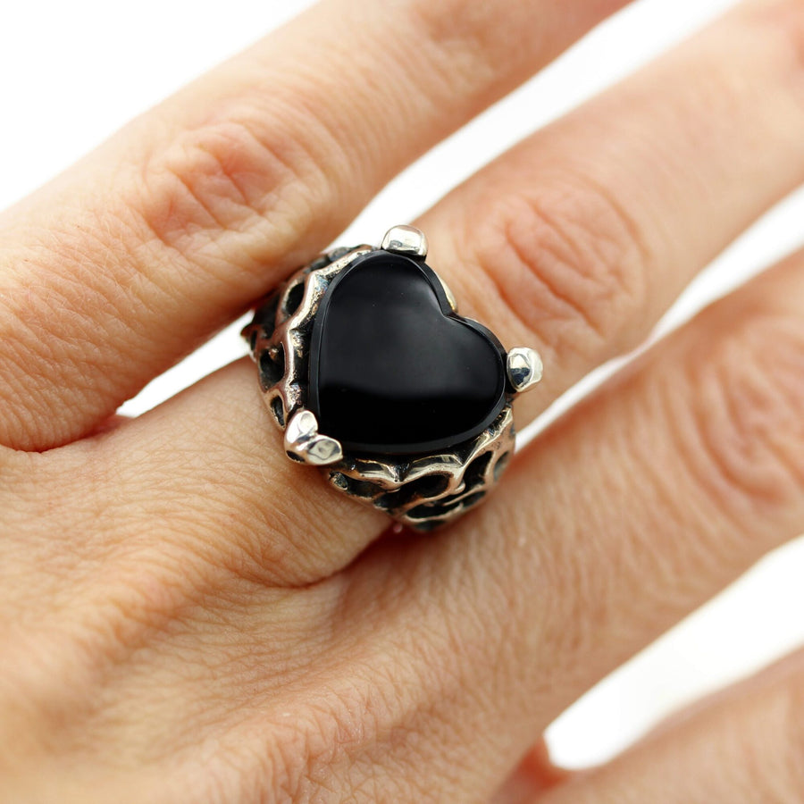 L'anello indossato, il cuore di fronte