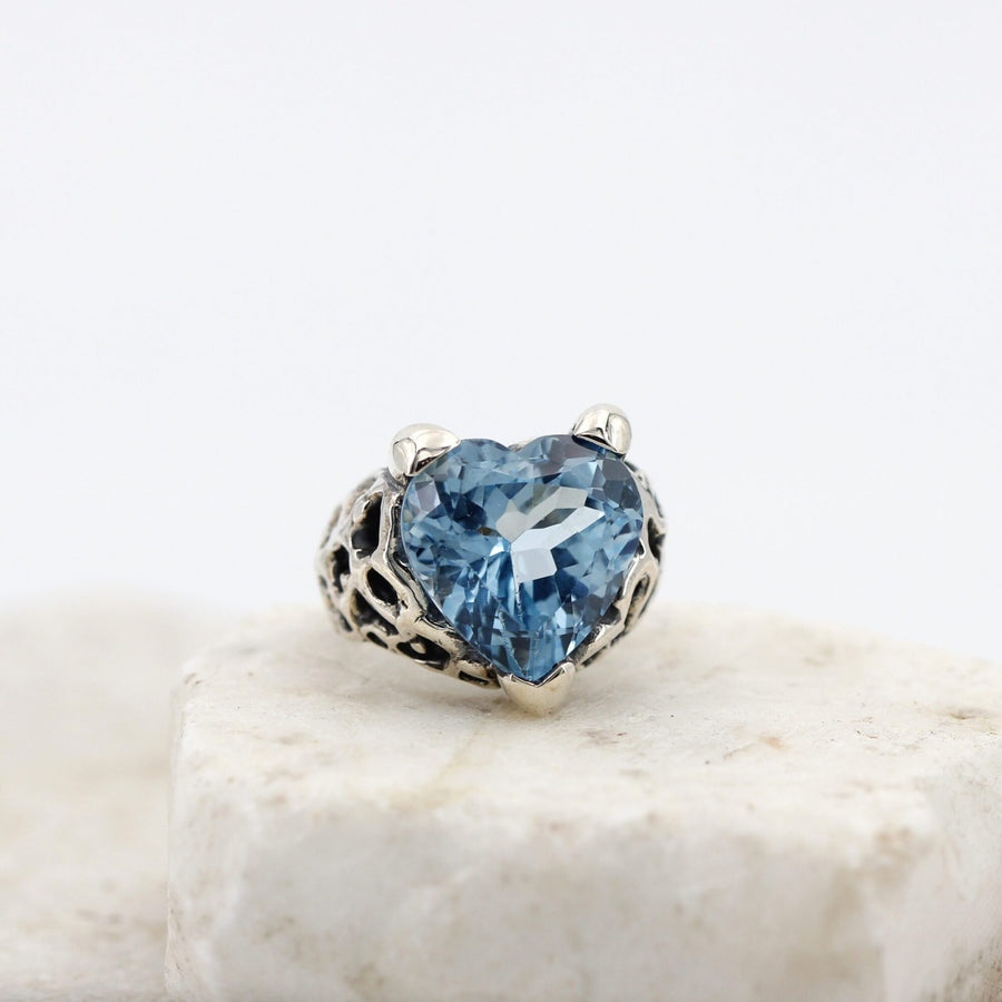 The topaz heart from the front, between the three ball prongs