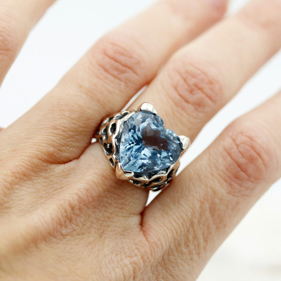 The ring worn, the heart from the front on the finger