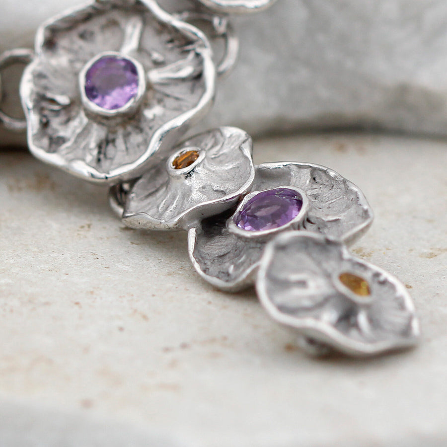 Close-up of the cascade: the three flowers hanging one from the other, with citrine quartz and amethyst